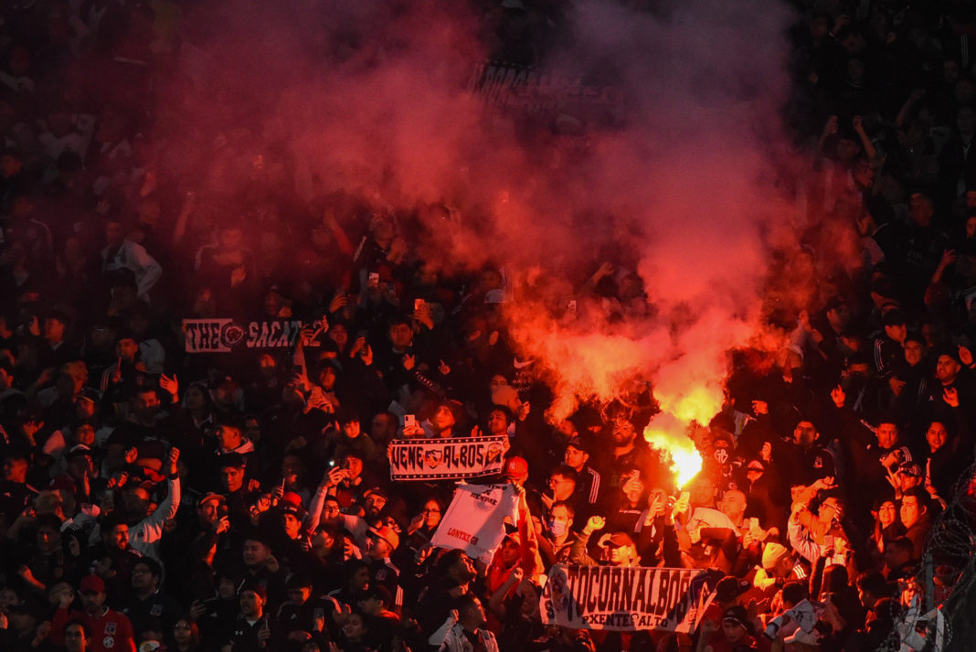 ¡Escándalo en Argentina! Hinchas de Colo-Colo condenados y expulsados del país