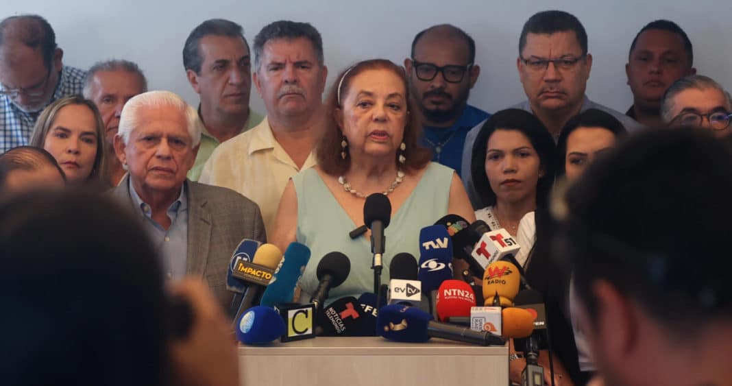 ¡Escándalo en Venezuela! Corina Yoris denuncia que el régimen de Maduro le impide inscribir su candidatura