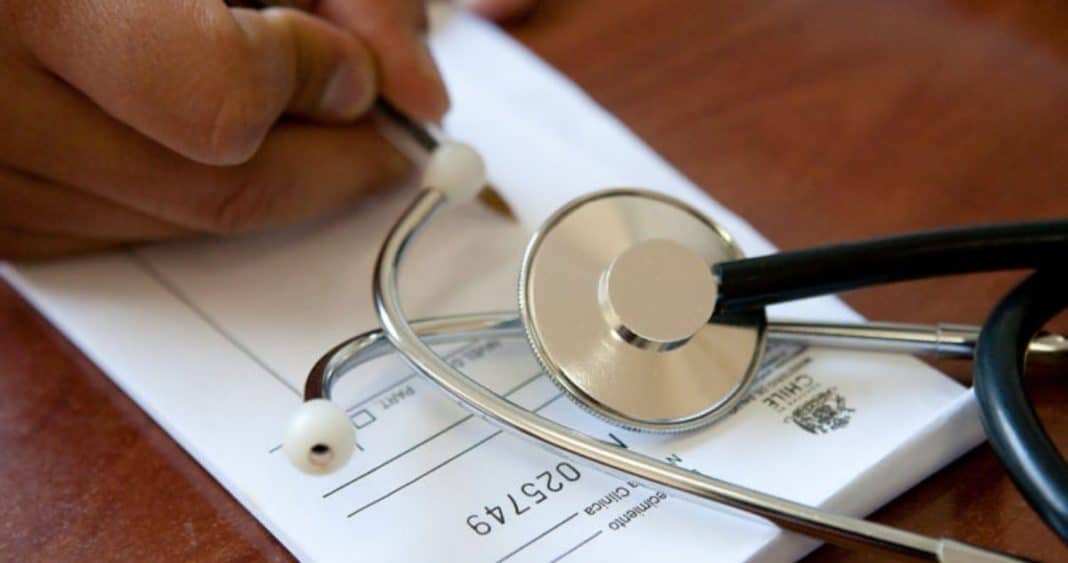 ¡Escándalo médico! Menos del 1% de los doctores emiten más de 1.600 licencias cada uno en 2023