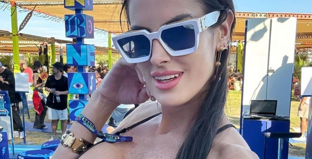 ¡Impactante! Adriana Barrientos causa polémica en Lollapalooza al mostrar su retaguardia en colaless