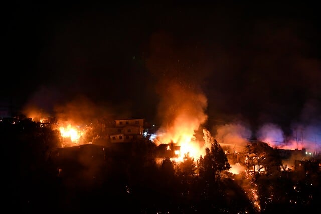 ¡Impactante incendio en Cerro Cordillera! Presidente Boric informa sobre las casas afectadas