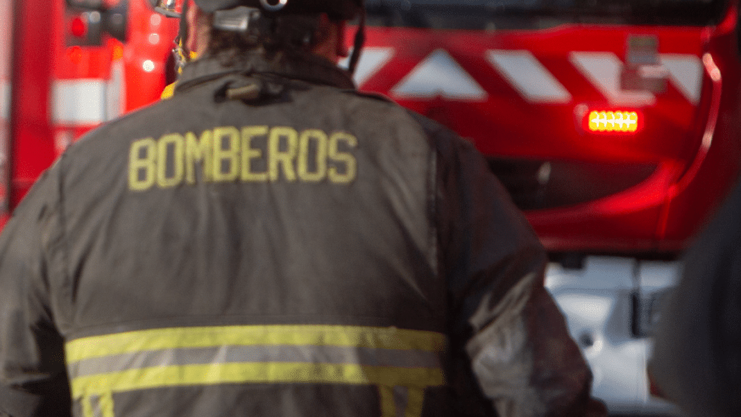 ¡Impactante incendio en Cerro Navia! Dos viviendas destruidas y otras dos afectadas