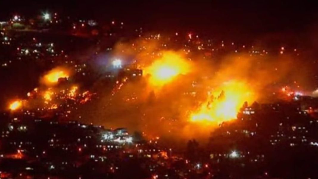 ¡Impactante incendio en Valparaíso! Evacuación en cerro Cordillera y cerro Alegre