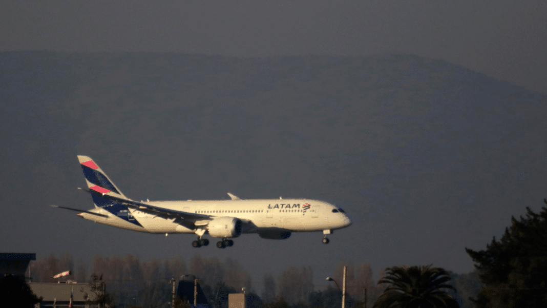 ¡Impactante incidente en vuelo! 50 pasajeros heridos en ruta Sidney-Santiago