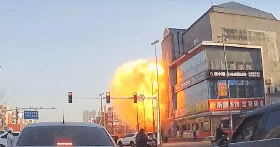 ¡Impactante video! Explosión en un restaurant en China deja dos muertos y 26 heridos