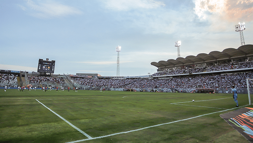 ¡Increíble! Arturo Vidal defiende el estado de la cancha del Estadio Monumental
