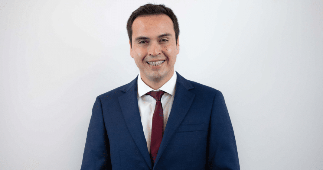 ¡Increíble! Concejal Gonzalo Bustamante es elegido como alcalde interino de Bulnes tras formalización de Yeber