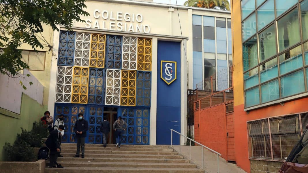 ¡Increíble! Descubre por qué se autorizó al Colegio Salesiano de Valparaíso a instalar detectores de metales