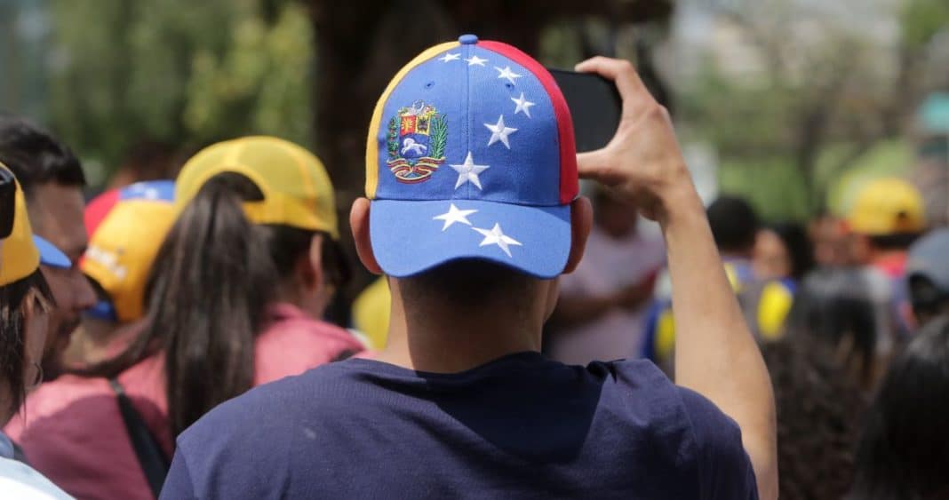 ¡Increíble! Diputado pide a Boric que interceda para que extranjeros voten en elecciones venezolanas desde Chile