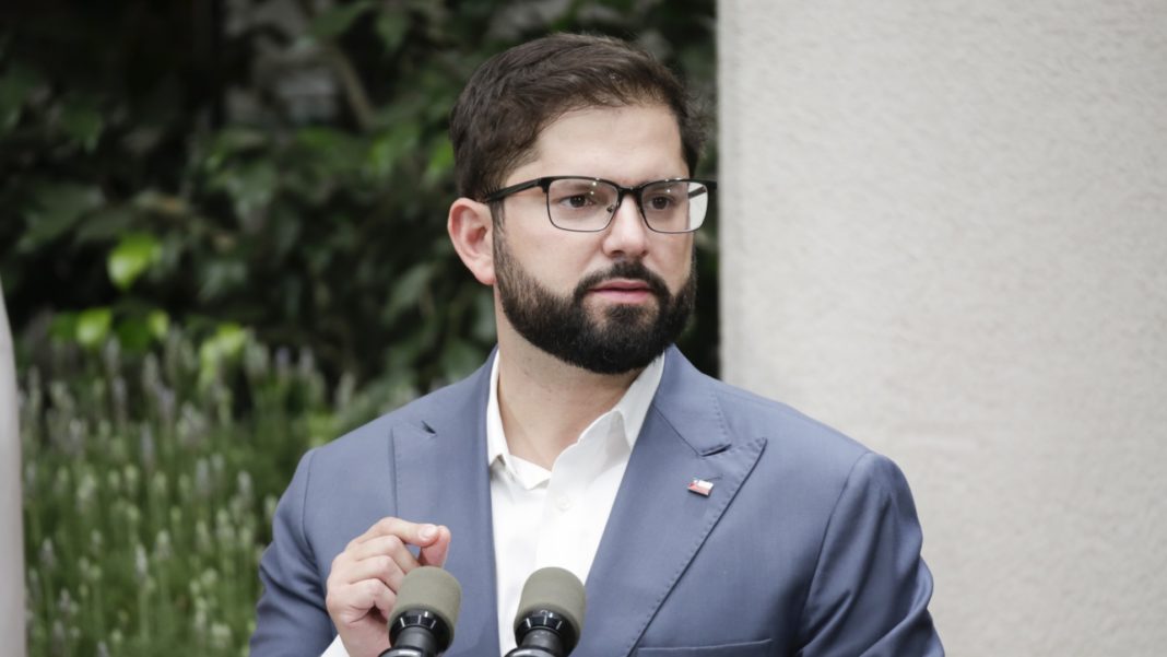 ¡Increíble! La reacción del presidente Gabriel Boric ante un misterioso estruendo en el Barrio Yungay