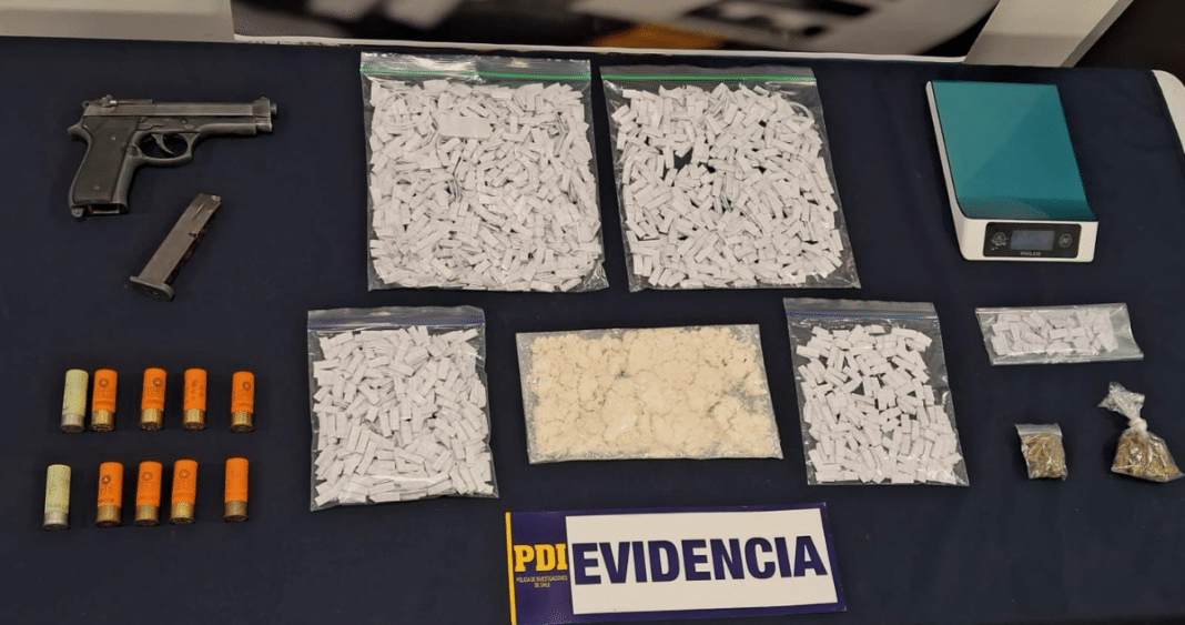 ¡Increíble! Tres personas detenidas en Valdivia con una pistola y más de 9 mil dosis de droga