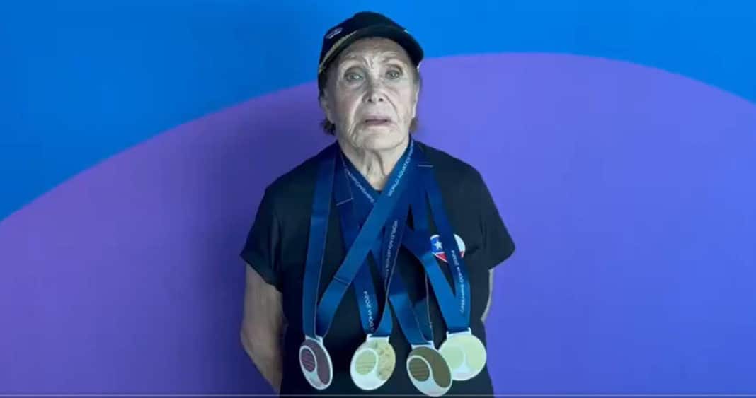 ¡Increíble hazaña! Nadadora chilena de 89 años gana cuatro medallas de oro en el Mundial de Natación