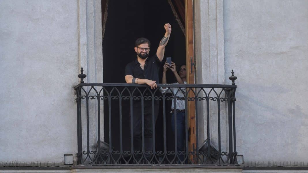 ¡Increíble manifestación en apoyo a Boric en La Moneda!