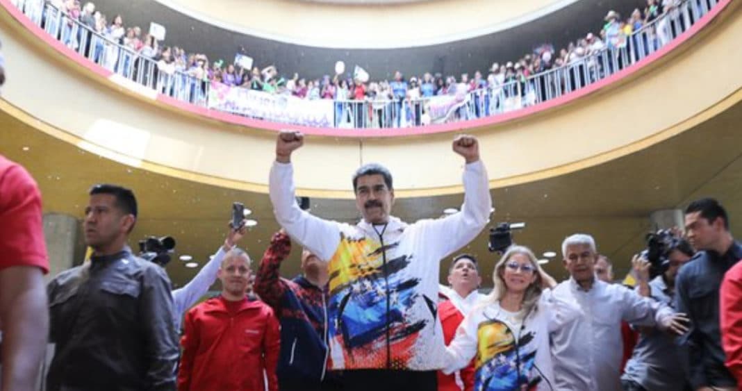 ¡Nicolás Maduro inscribe su candidatura para un tercer mandato y desata polémica!