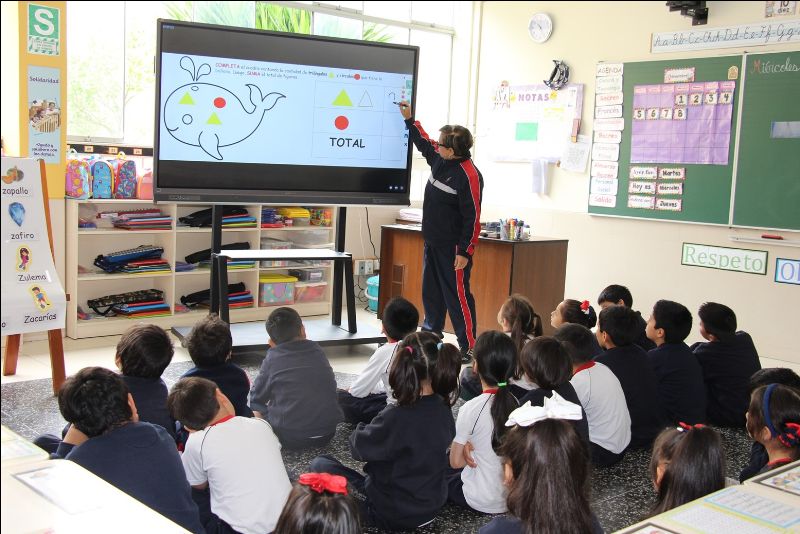 ¡Revive la educación con pantallas interactivas ViewSonic en el Colegio de los Sagrados Corazones Recoleta!