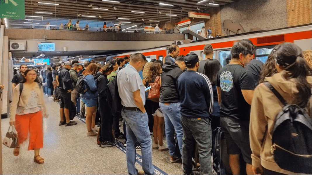 ¡Súper Lunes en el Metro de Santiago! Revisa el estado de la red hoy