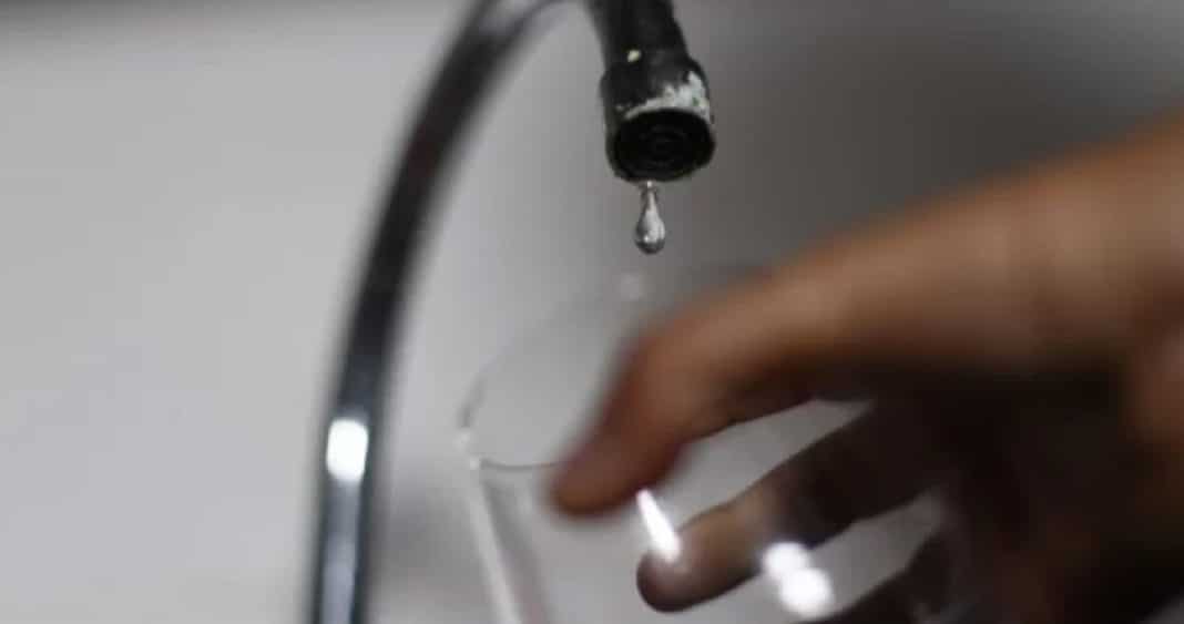 ¡Vecinos de Corral llevan más de un año sin agua potable! Descubre por qué