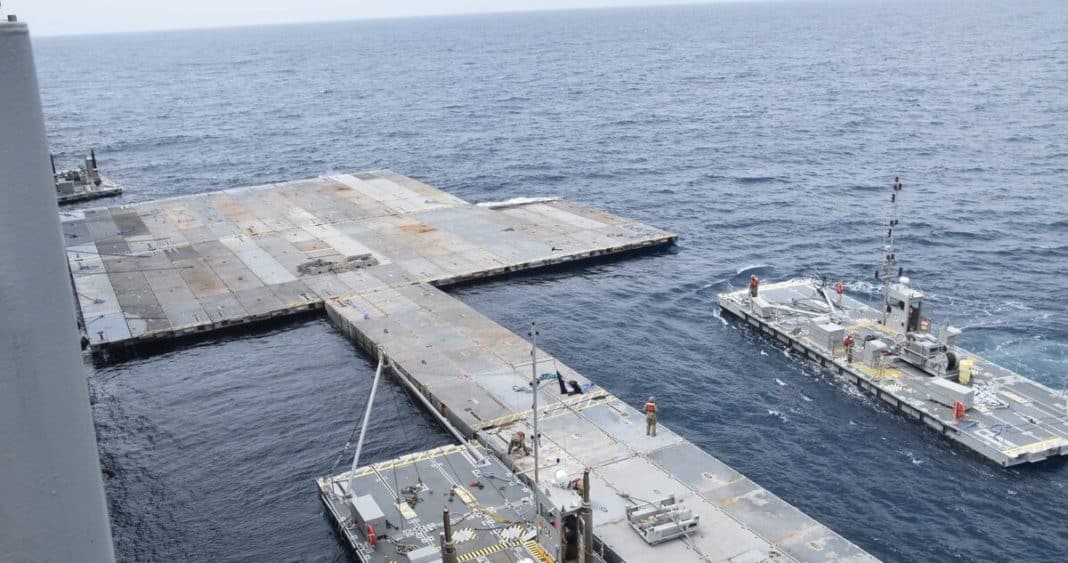 Descubre el Impresionante Muelle Flotante de EE.UU. en Gaza: Una Solución Innovadora para Entregar Ayuda Humanitaria