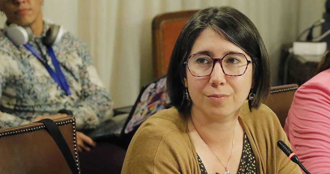 Diputada Carolina Tello Abandona el PC y se Une al Frente Amplio: Un Movimiento Político Trascendental