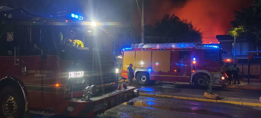 Impactante agresión a bombero tras acudir a falso llamado de emergencia