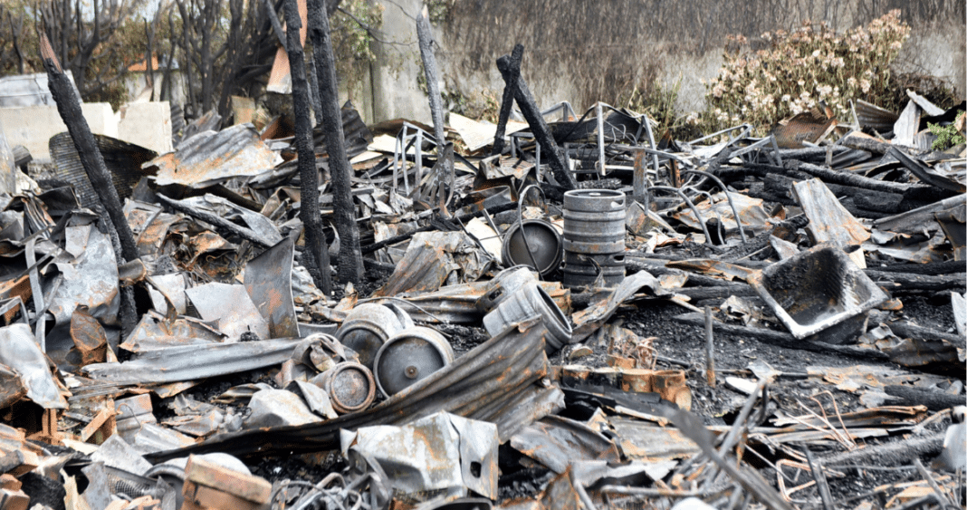 Impactante incendio destruye emblemático local en Valdivia