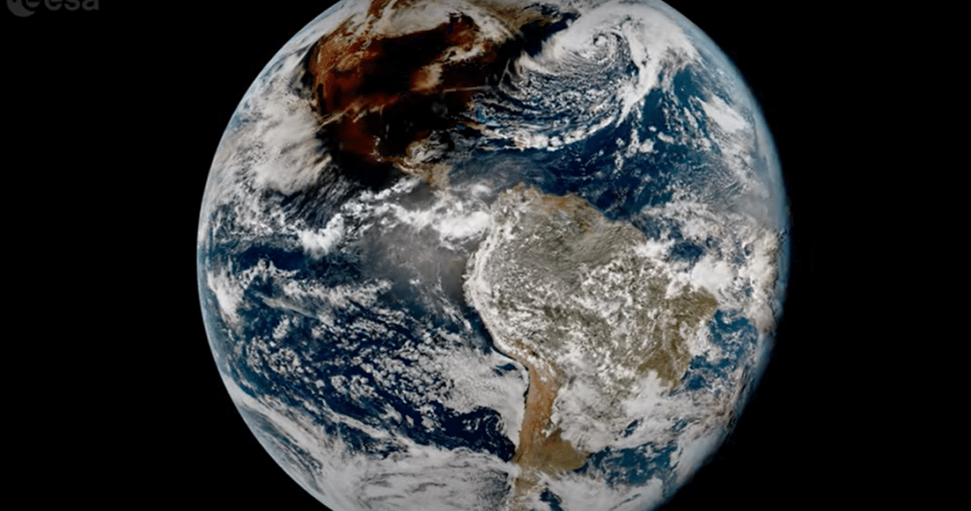 Increíbles imágenes del eclipse total de sol en Norteamérica desde el espacio