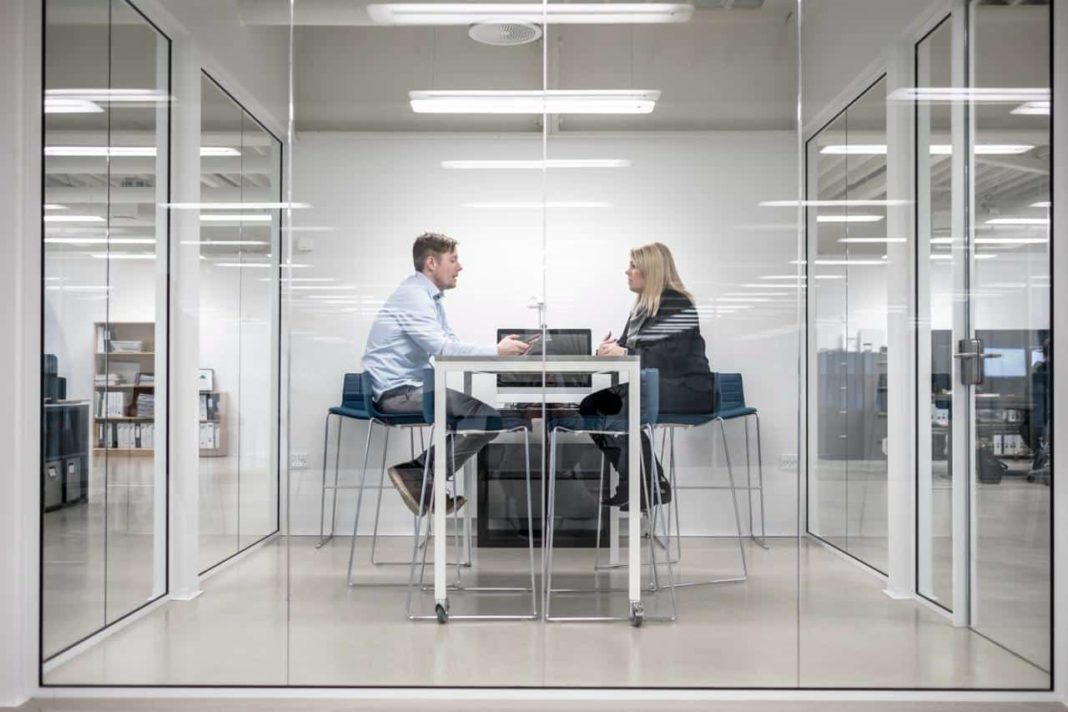 La iluminación inteligente revoluciona las oficinas y aumenta la productividad laboral
