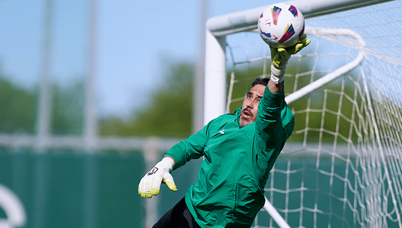 Manuel Pellegrini respalda a Claudio Bravo: Siempre merece oportunidades