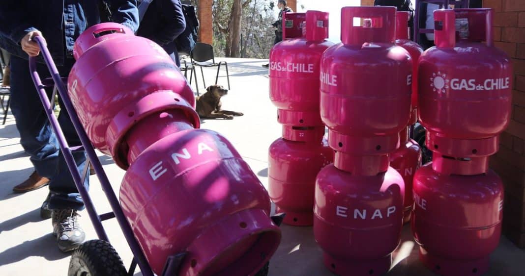 Ministerio de Energía adeuda $517 millones a ENAP por servicios en plan piloto 'Gas de Chile'