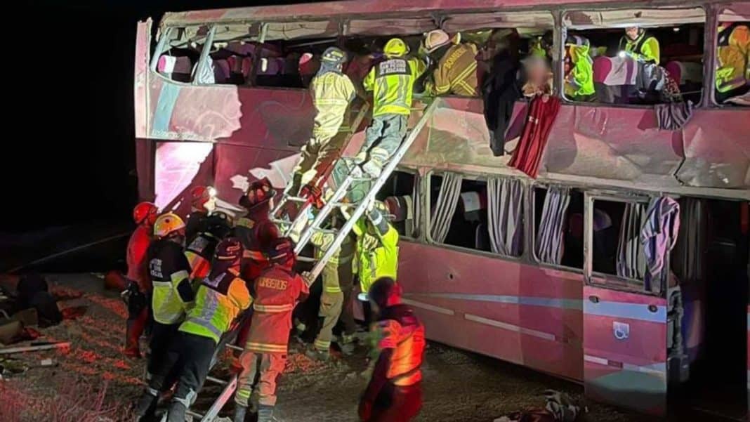 Tragedia en Calama: Accidente de bus de turistas brasileños deja 2 muertos y 40 heridos