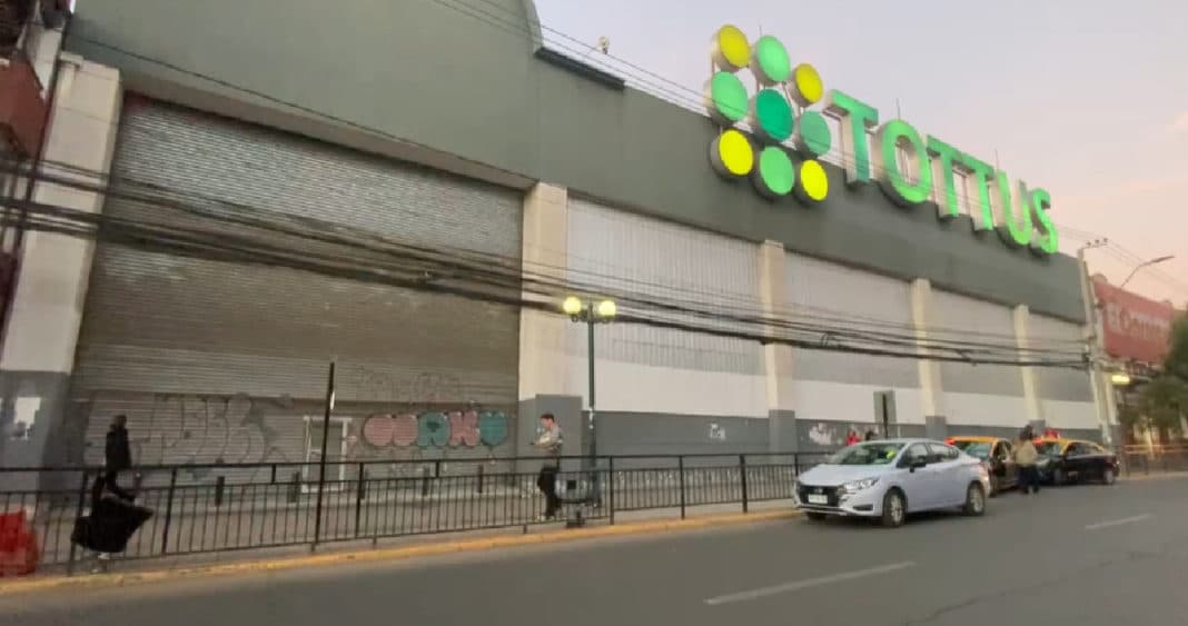 Tragedia en Tottus: Hombre acusado de hurto muere retenido en supermercado