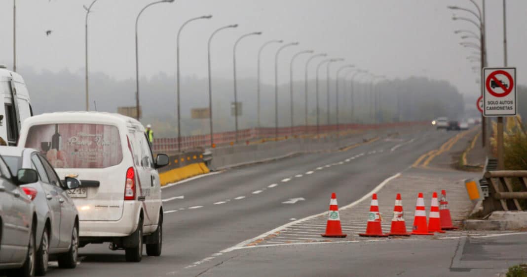 ¡Alerta! Camiones siguen pasando por el Puente Juan Pablo II a pesar de la prohibición