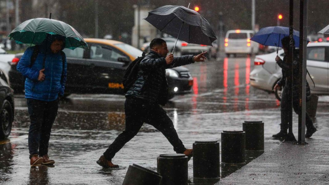 ¡Alerta! Fuertes vientos y lluvias azotan tres regiones del país