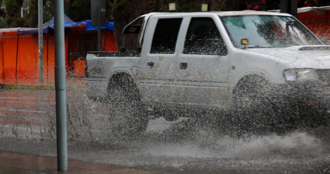 ¡Alerta en Atacama! Intensas lluvias causan inundaciones y activación de quebradas