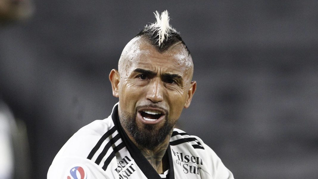 ¡Arturo Vidal, el futbolista chileno, enfrenta graves sanciones por infringir la Ley No Chat al conducir!