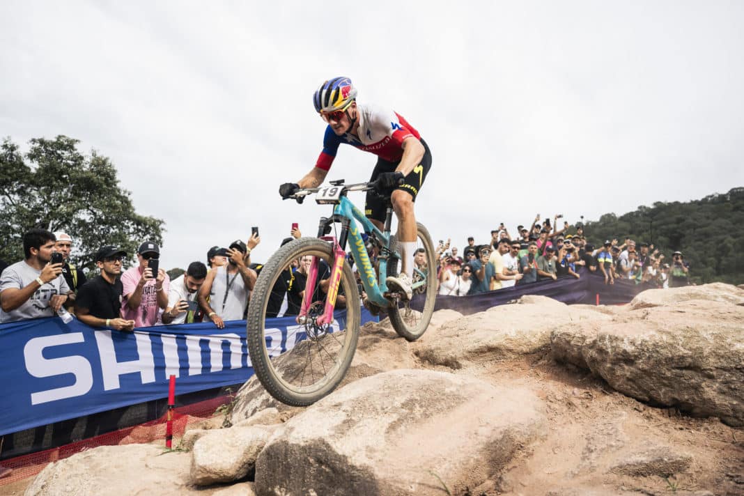 ¡Descubre el increíble camino de Martín Vidaurre hacia la cima del mountain bike!