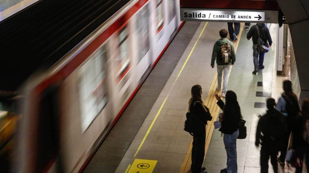 ¡Descubre las Estaciones del Metro de Santiago Más Ruidosas y Protege Tu Salud Auditiva!