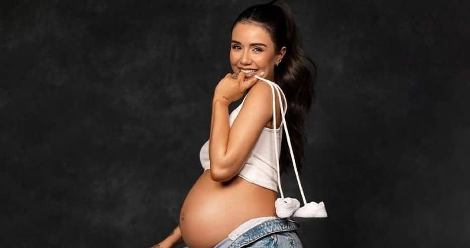 ¡Emotiva foto de Steffi Méndez revela su avanzado embarazo!