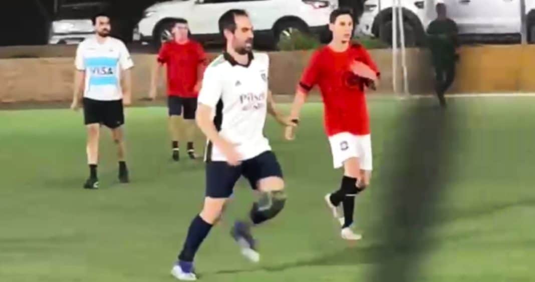 ¡Escándalo! Ministro de Economía acusado de ausentarse de evento minero por jugar partido de fútbol