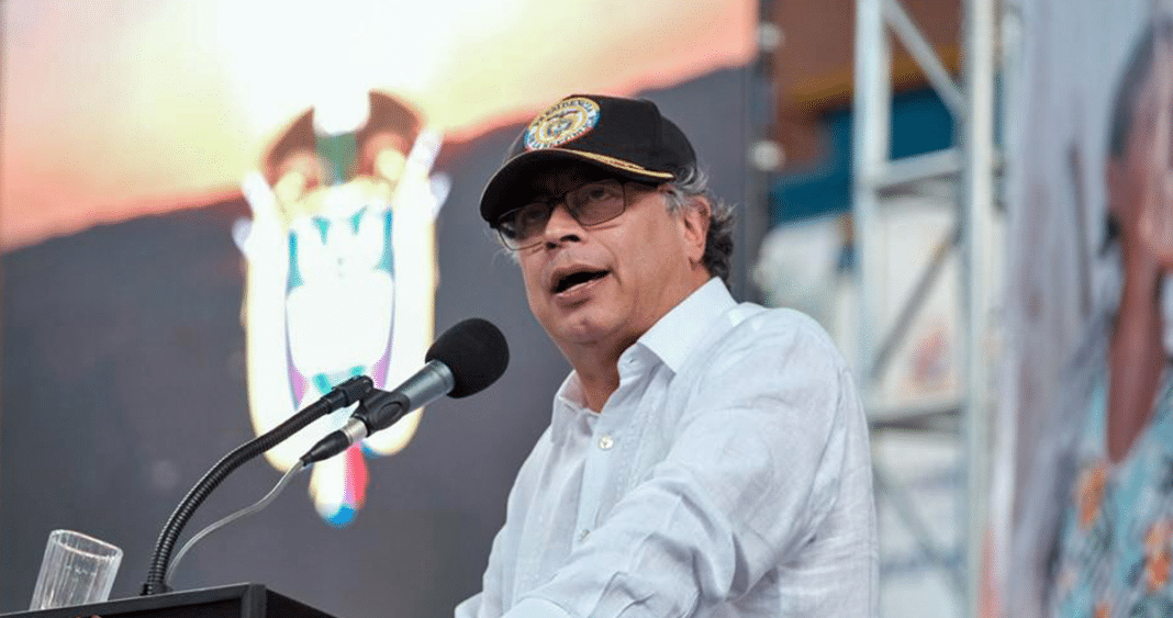 ¡Escándalo diplomático! Petro suspende reunión de gabinete con Ecuador por irrupción a la embajada de México en Quito