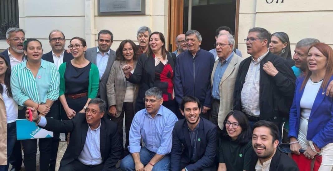 ¡Gran acuerdo político! Candidato único en Santiago y Recoleta y primarias en 86 comunas