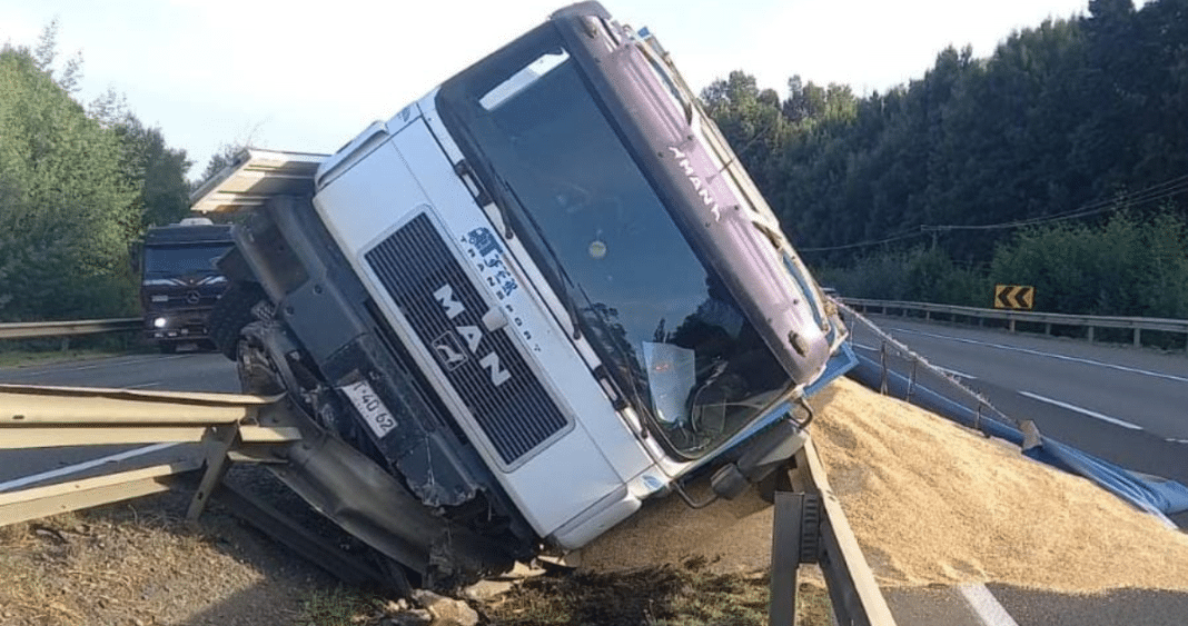 ¡Impactante colisión en la ruta 5 Sur deja el tráfico paralizado!