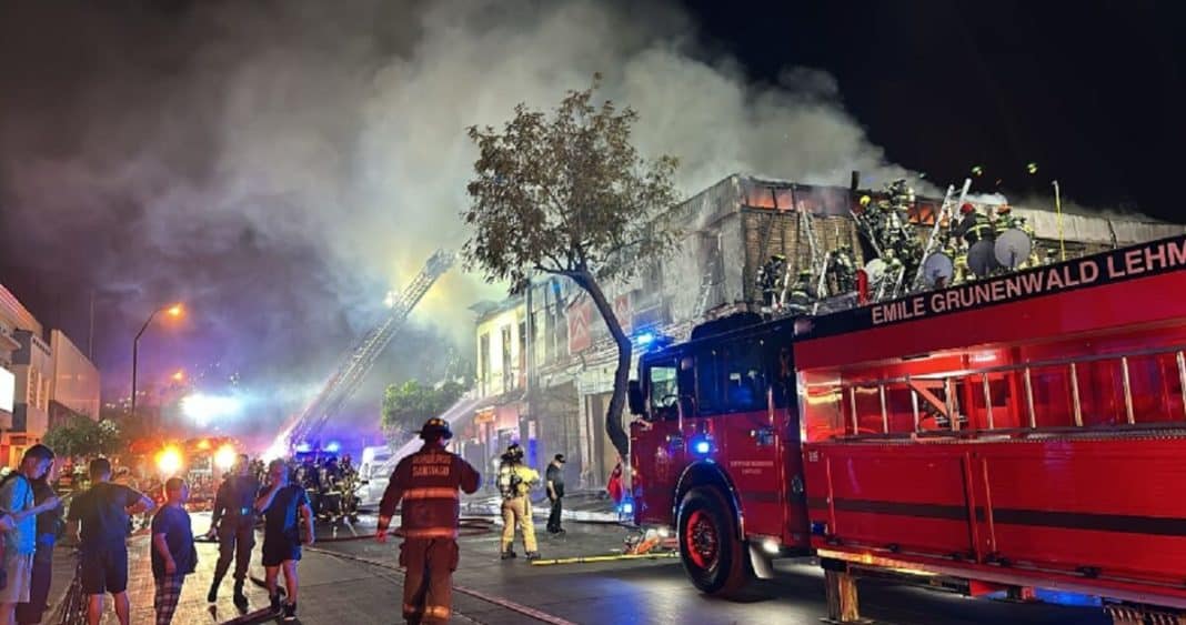 ¡Impactante incendio en el centro de Santiago! Seis viviendas consumidas por las llamas