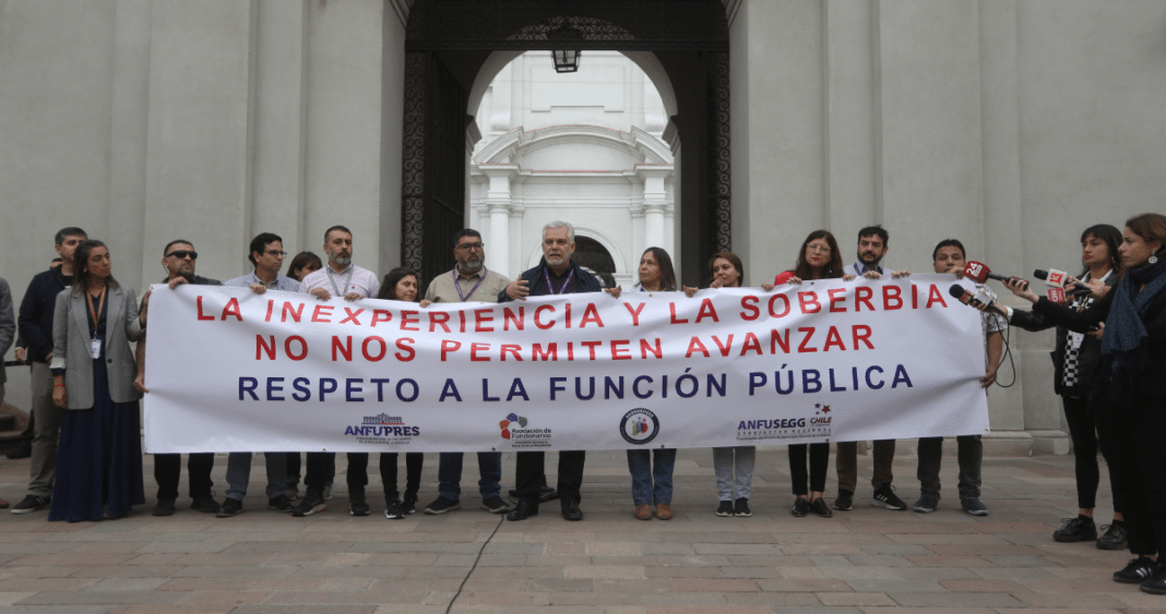 ¡Impactante intervención en el Palacio Presidencial! Trabajadores de La Moneda exigen ser escuchados