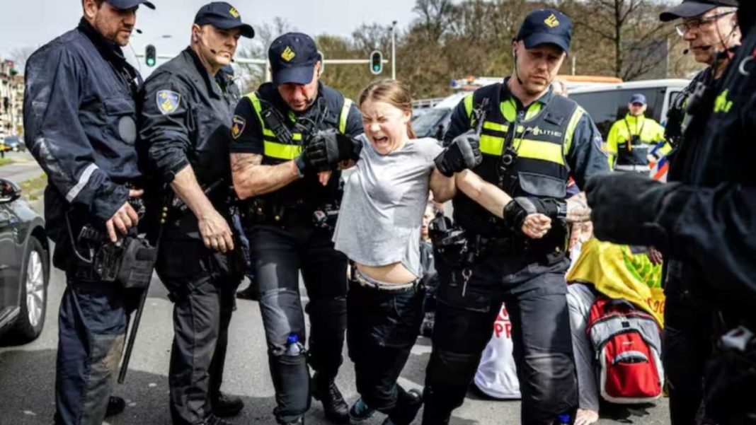 ¡Impactante video! Greta Thunberg es detenida en medio de una protesta en Países Bajos