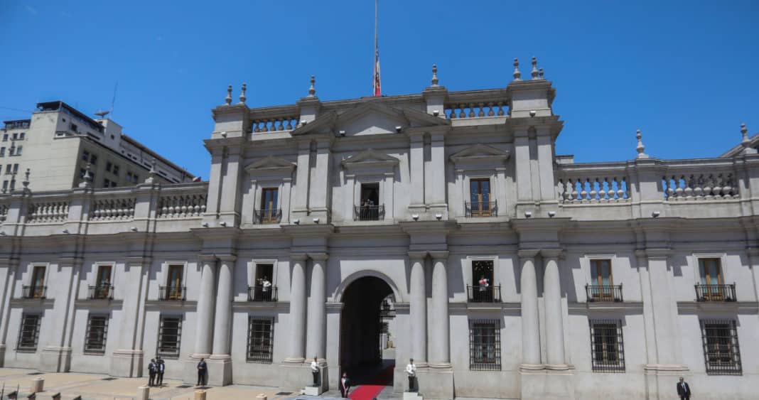 ¡Increíble asalto en Ñuñoa! Funcionario de La Moneda pierde credenciales y celular con contacto de Boric