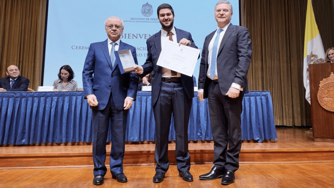 ¡Increíble logro! Tomás Bengolea, conductor de Nuevas Voces, recibe el prestigioso Premio Jaime Guzmán Errázuriz