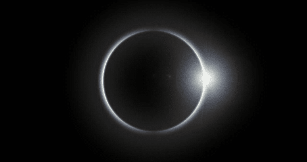 ¡No te pierdas el increíble eclipse solar en directo!