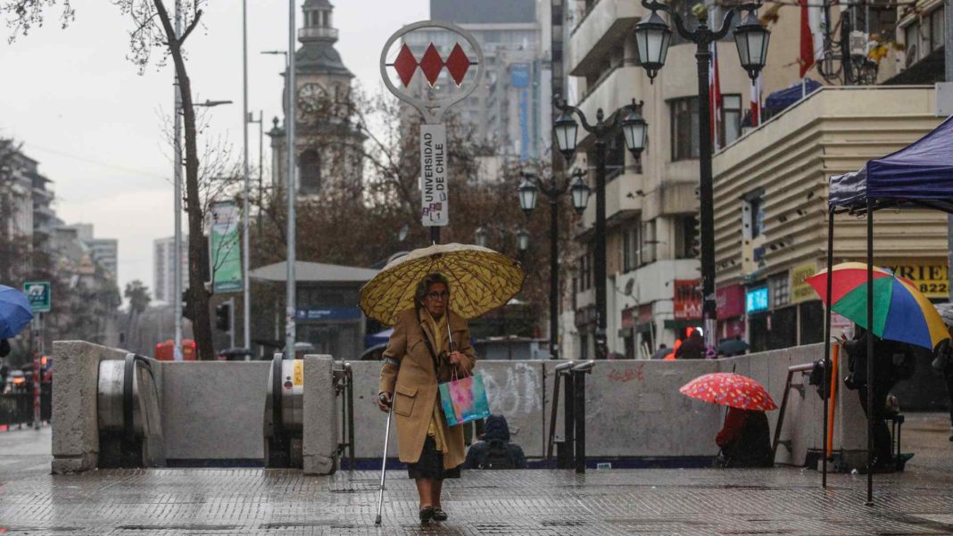 ¡Prepárate para la lluvia en Santiago! Descubre cuándo comienzan las precipitaciones en la RM