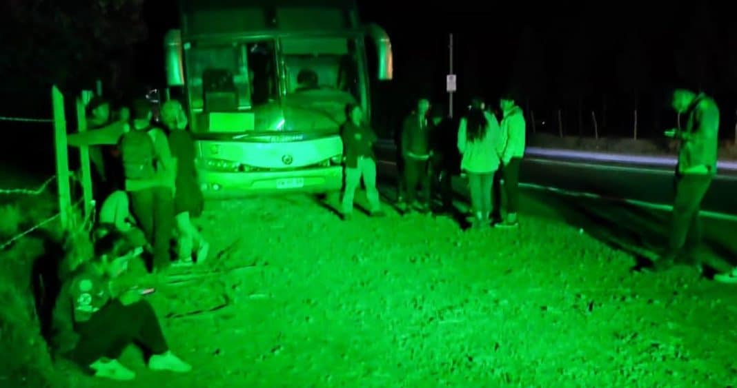 ¡Sorprendente operativo en Quilleco! Bus transportaba a 29 ciudadanos bolivianos indocumentados